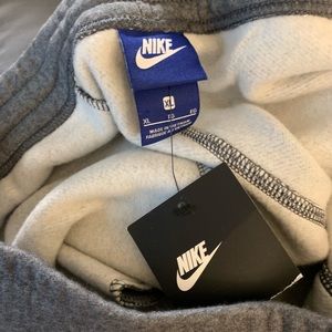 Nike Men’s Grey Sweatpants New With Tags